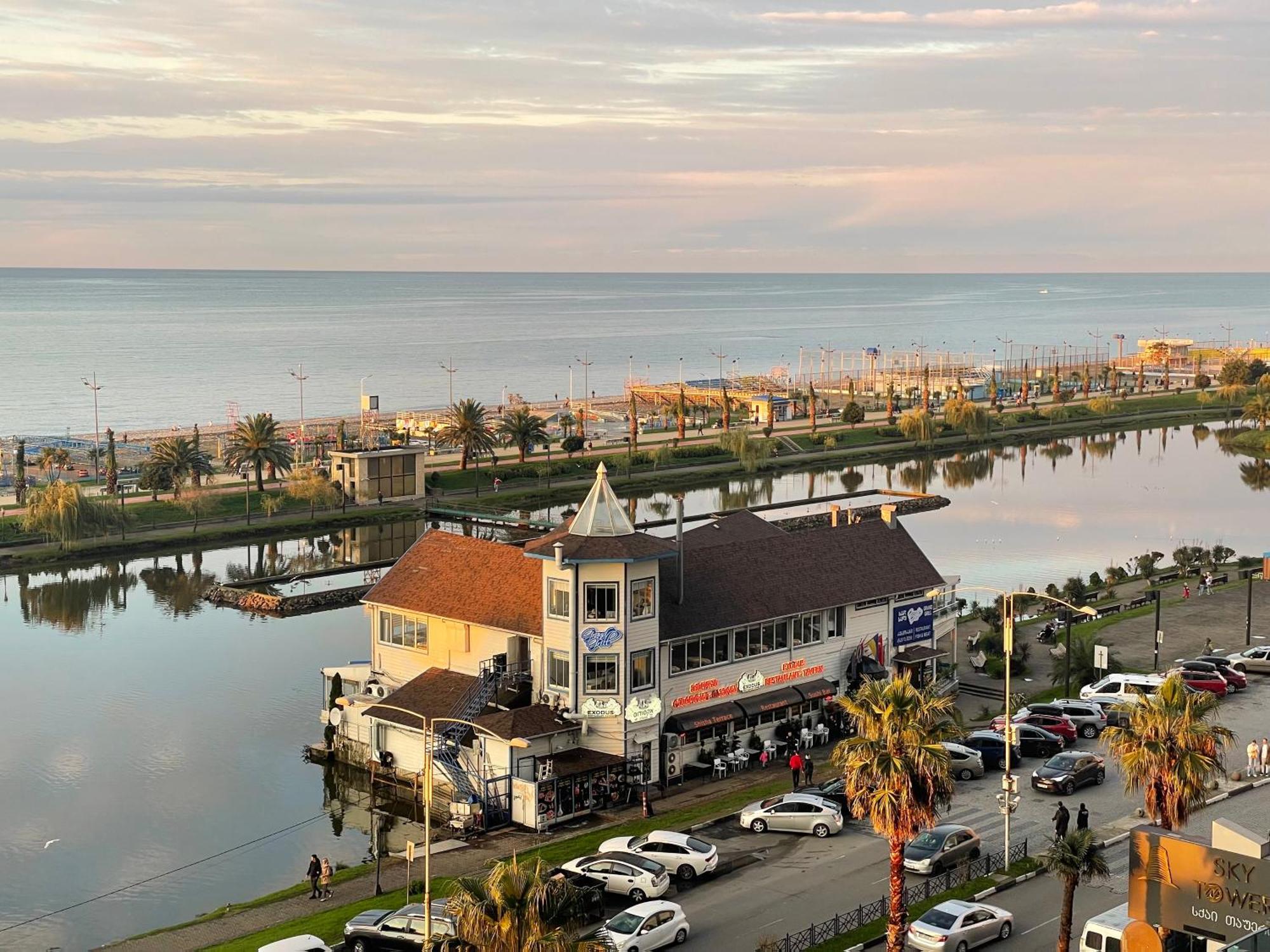 Suites Orbi City Aparthotel Batumi Zewnętrze zdjęcie