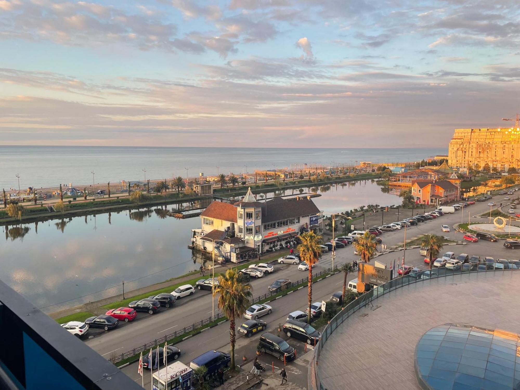Suites Orbi City Aparthotel Batumi Zewnętrze zdjęcie